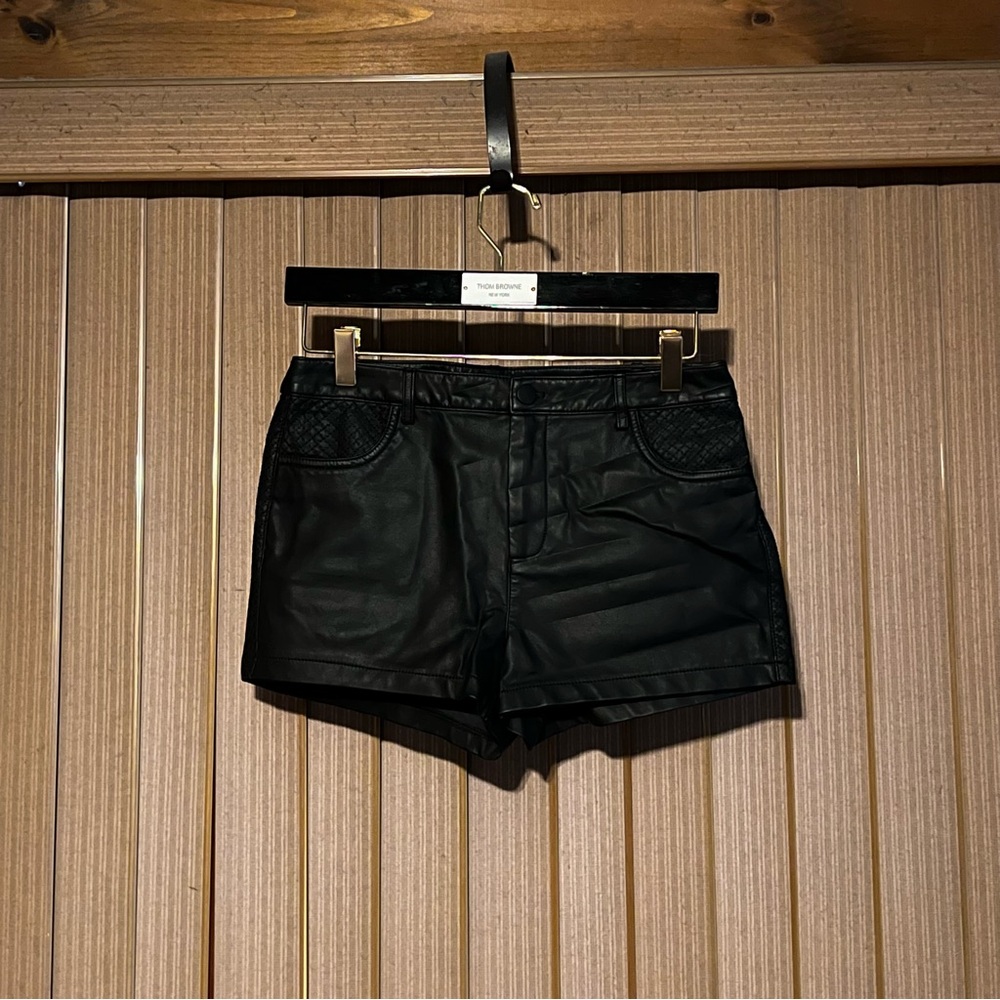 Pleather Vegan Leather Black Shorts in Women’s Size Medium Forever 21